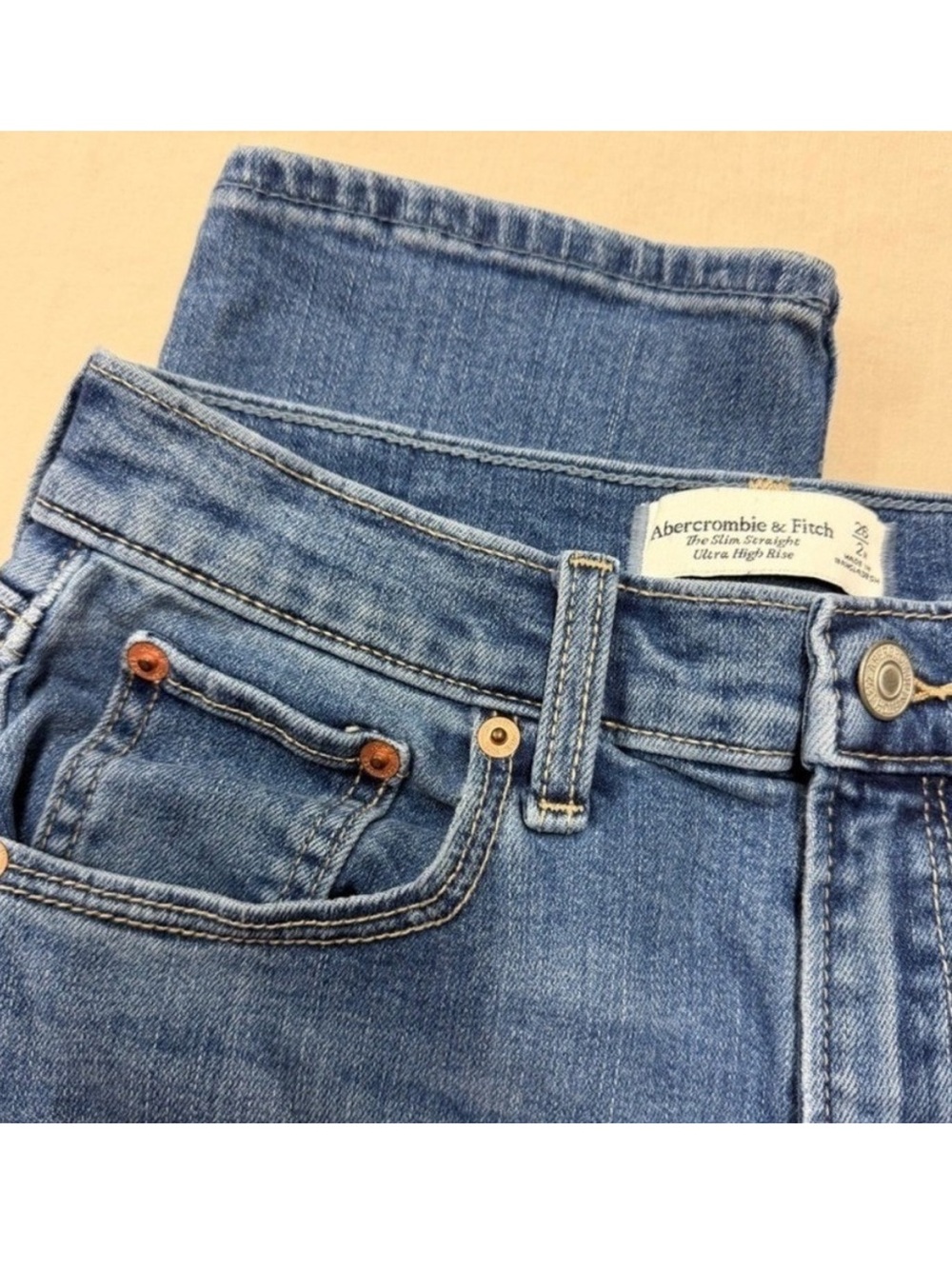Abercrombie Fitch Women Slim Straight Ultra High Rise Medium wash Size 26 2R